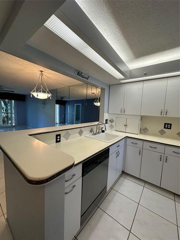 5300 NE 24th Terrace 211c, Fort Lauderdale, FL 33308