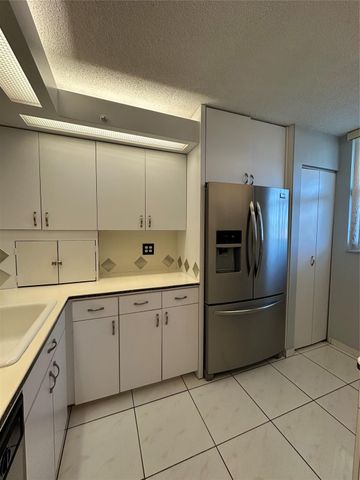 5300 NE 24th Terrace 211c, Fort Lauderdale, FL 33308