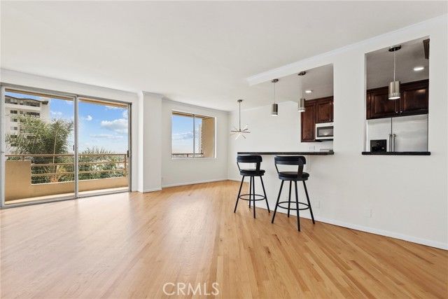 1131 Alta Loma Road 527, West Hollywood, CA 90069