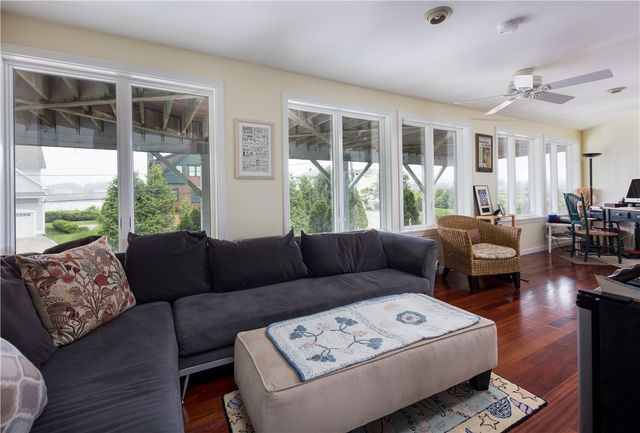 6 Dunes Road, Narragansett, RI 02882