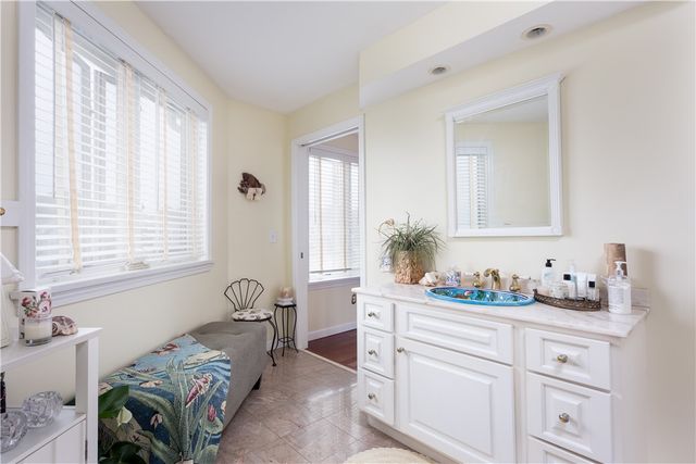 6 Dunes Road, Narragansett, RI 02882