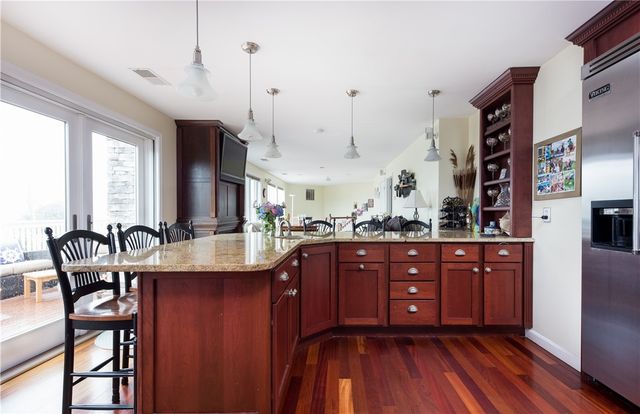 6 Dunes Road, Narragansett, RI 02882
