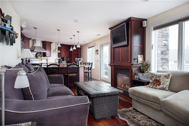 6 Dunes Road, Narragansett, RI 02882