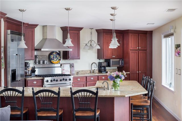 6 Dunes Road, Narragansett, RI 02882