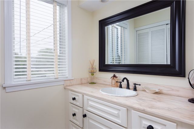 6 Dunes Road, Narragansett, RI 02882