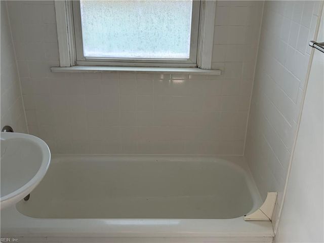 3625 S Warwick Cir Apt B, Norfolk, VA 23513