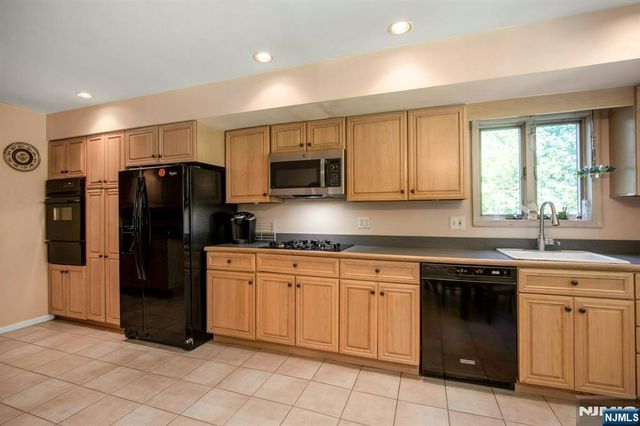 42 Lohs Place, Harrington Park, NJ 07640