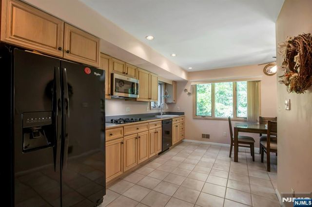 42 Lohs Place, Harrington Park, NJ 07640