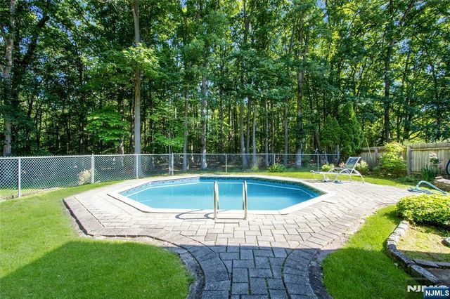 42 Lohs Place, Harrington Park, NJ 07640