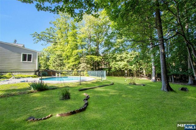 42 Lohs Place, Harrington Park, NJ 07640