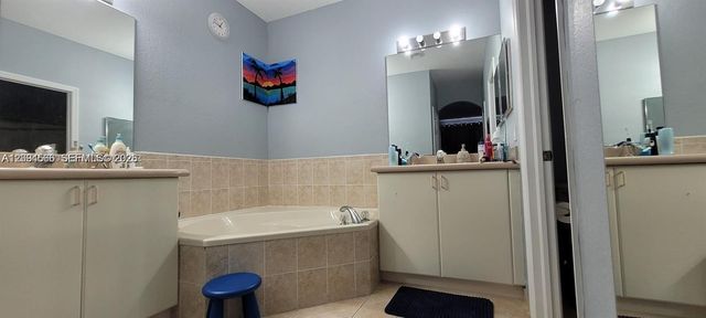 8551 NW 108th Court, Doral, FL 33178