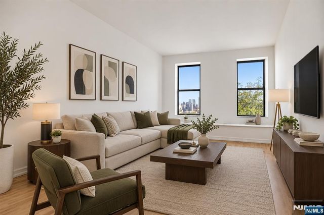 849 Boulevard 4D, Weehawken, NJ 07086