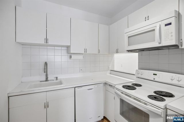 849 Boulevard 4D, Weehawken, NJ 07086