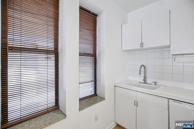 849 Boulevard 4D, Weehawken, NJ 07086