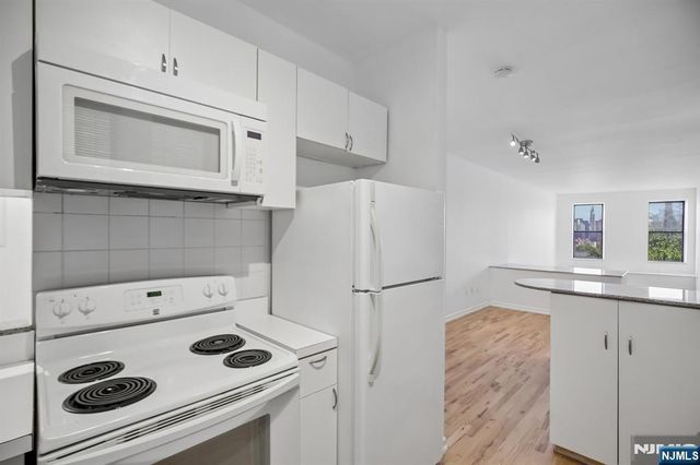 849 Boulevard 4D, Weehawken, NJ 07086