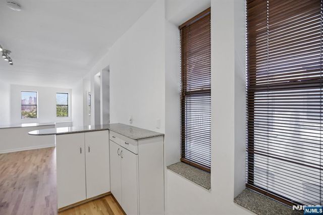 849 Boulevard 4D, Weehawken, NJ 07086