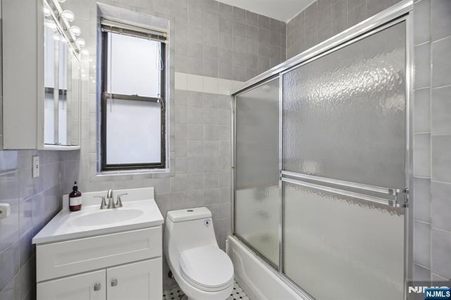 849 Boulevard 4D, Weehawken, NJ 07086