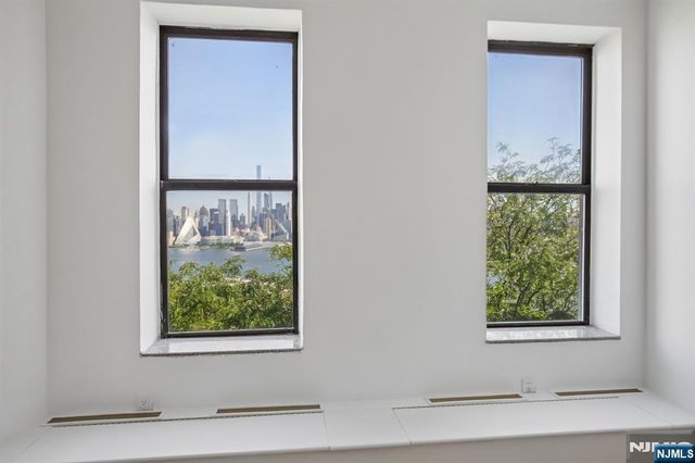 849 Boulevard 4D, Weehawken, NJ 07086