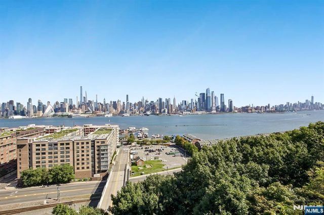 849 Boulevard 4D, Weehawken, NJ 07086