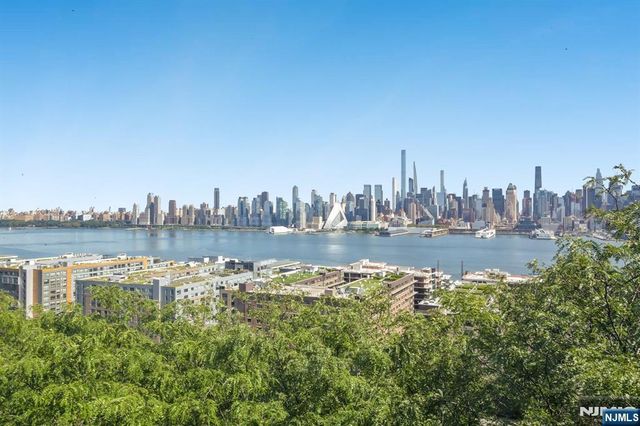 849 Boulevard 4D, Weehawken, NJ 07086
