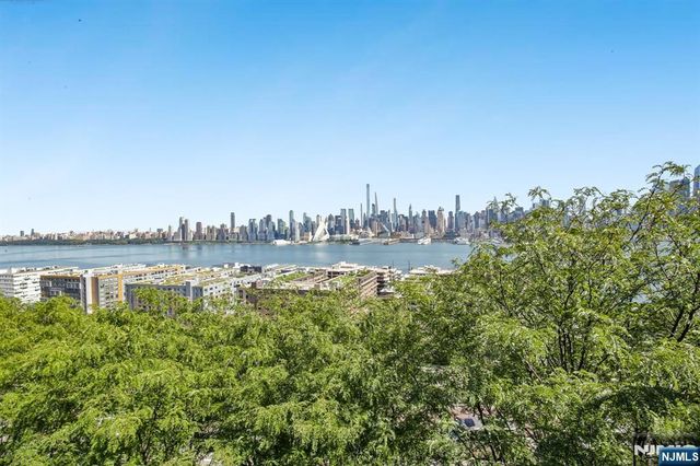 849 Boulevard 4D, Weehawken, NJ 07086