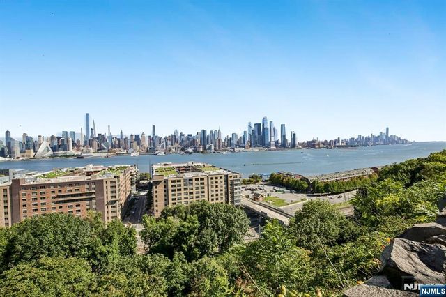 849 Boulevard 4D, Weehawken, NJ 07086