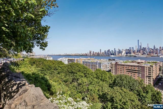 849 Boulevard 4D, Weehawken, NJ 07086