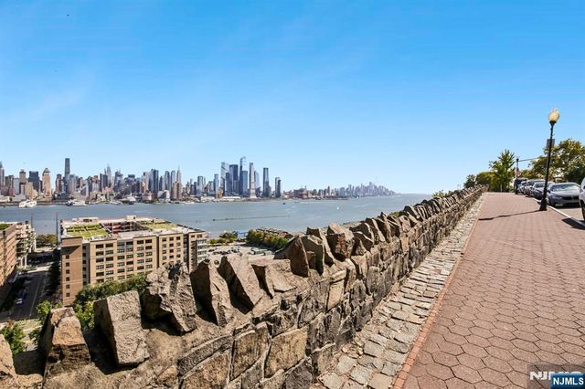 849 Boulevard 4D, Weehawken, NJ 07086