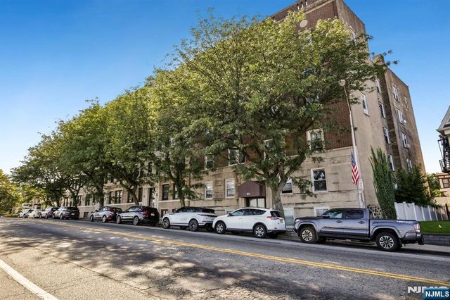 849 Boulevard 4D, Weehawken, NJ 07086