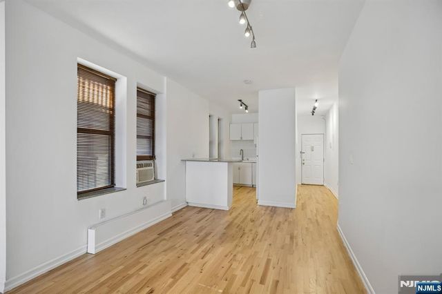 849 Boulevard 4D, Weehawken, NJ 07086