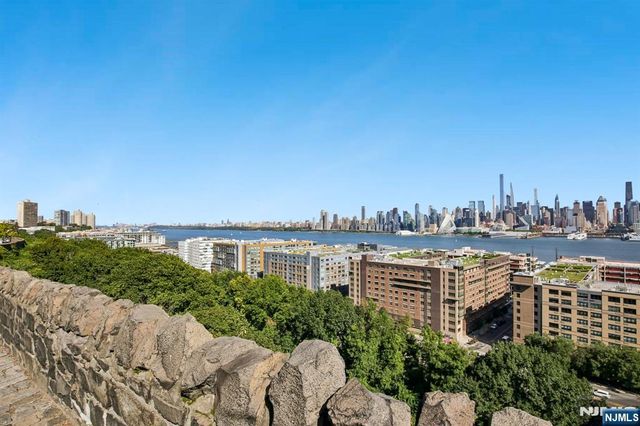 849 Boulevard 4D, Weehawken, NJ 07086