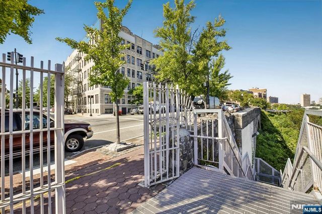 849 Boulevard 4D, Weehawken, NJ 07086