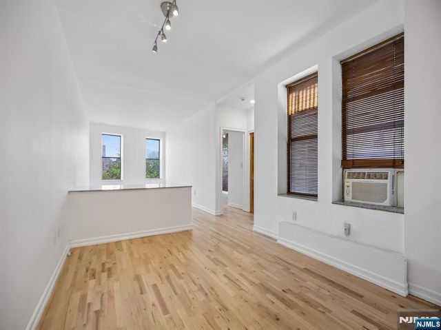 849 Boulevard 4D, Weehawken, NJ 07086