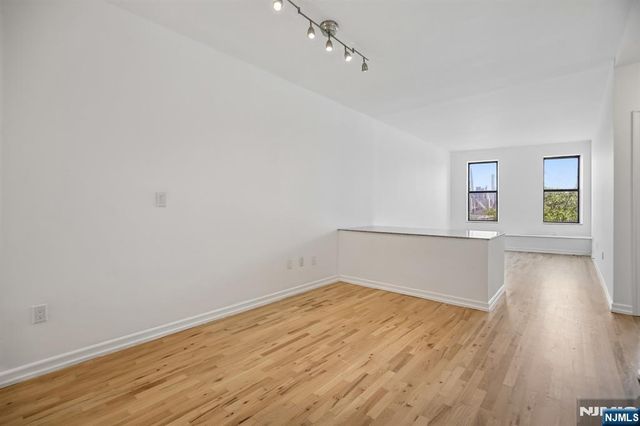 849 Boulevard 4D, Weehawken, NJ 07086