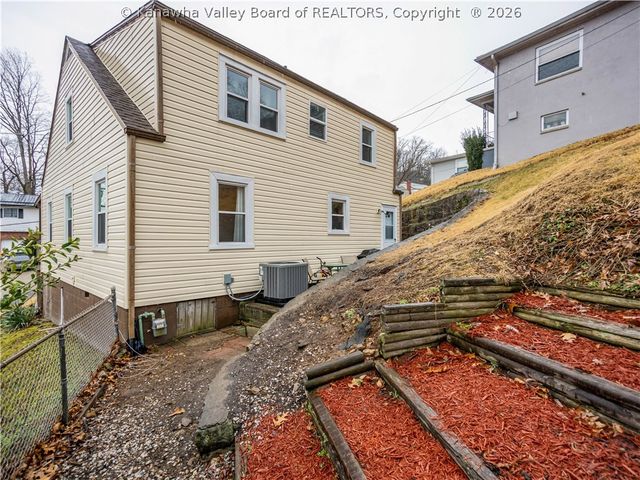 871 S Washington Street, St Albans, WV 25177