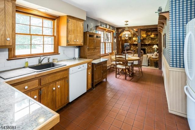 7 Catan Dr, Chester Twp., NJ 07836