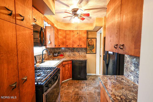 2477 Eastmoreland Drive, Oregon, OH 43616