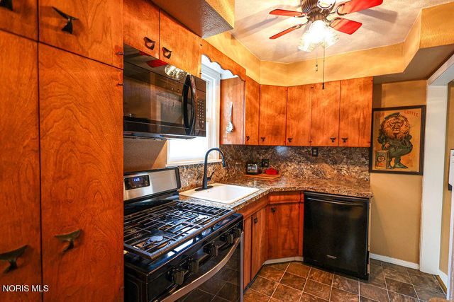 2477 Eastmoreland Drive, Oregon, OH 43616