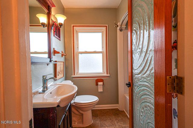 2477 Eastmoreland Drive, Oregon, OH 43616