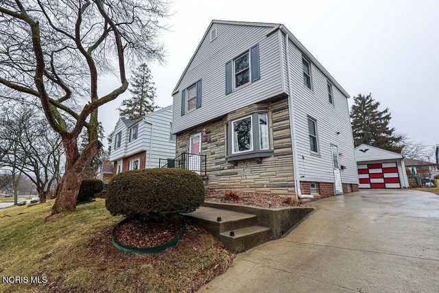 2477 Eastmoreland Drive, Oregon, OH 43616