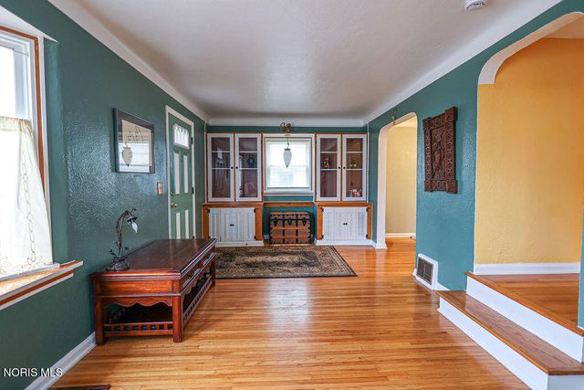 2477 Eastmoreland Drive, Oregon, OH 43616