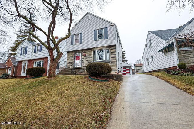 2477 Eastmoreland Drive, Oregon, OH 43616