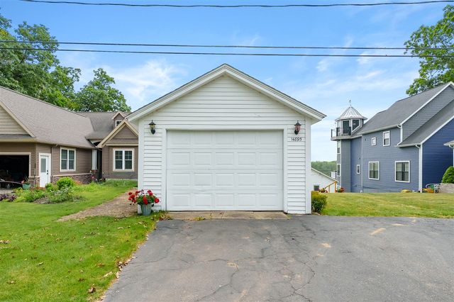 14895 N Barton Lake Drive, Vicksburg, MI 49097