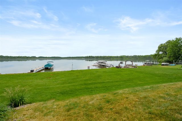 14895 N Barton Lake Drive, Vicksburg, MI 49097