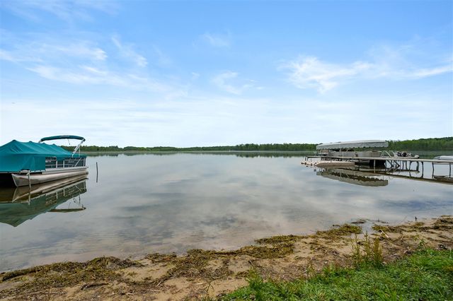 14895 N Barton Lake Drive, Vicksburg, MI 49097