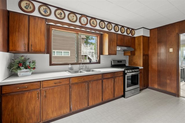 14895 N Barton Lake Drive, Vicksburg, MI 49097