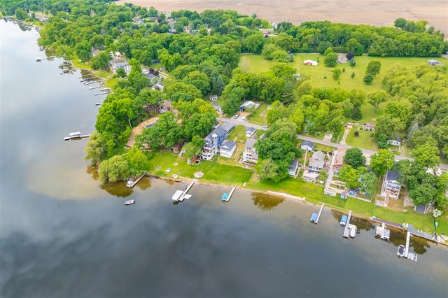 14895 N Barton Lake Drive, Vicksburg, MI 49097