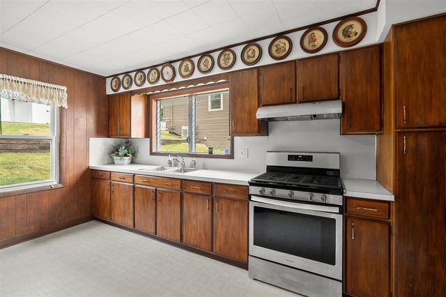 14895 N Barton Lake Drive, Vicksburg, MI 49097