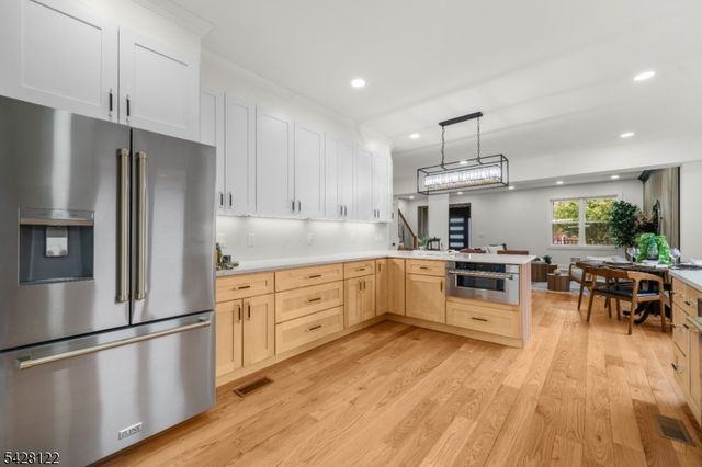 10 Marilyn Pl, Clifton City, NJ 07011