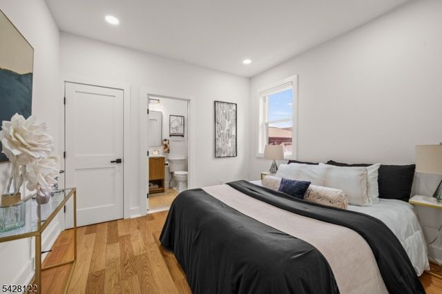 10 Marilyn Pl, Clifton City, NJ 07011